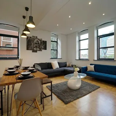 Stylish & Elegant Centre *