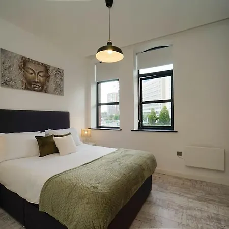 Stylish & Elegant Centre Apartment *
