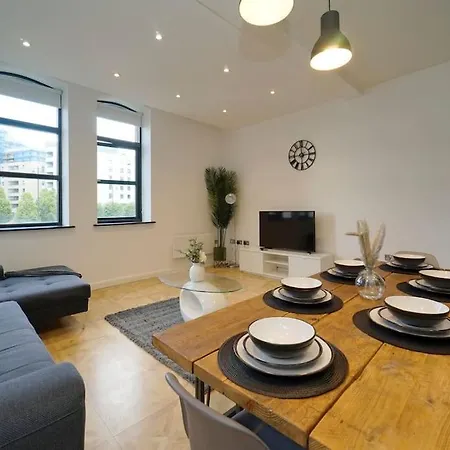 Stylish & Elegant Centre Lejlighed *