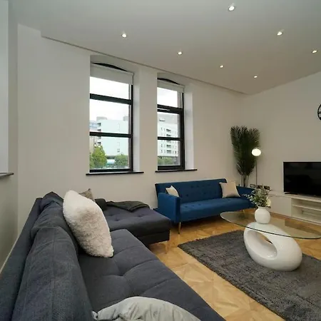 Stylish & Elegant Centre Лидс