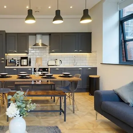 Stylish & Elegant Centre Lejlighed