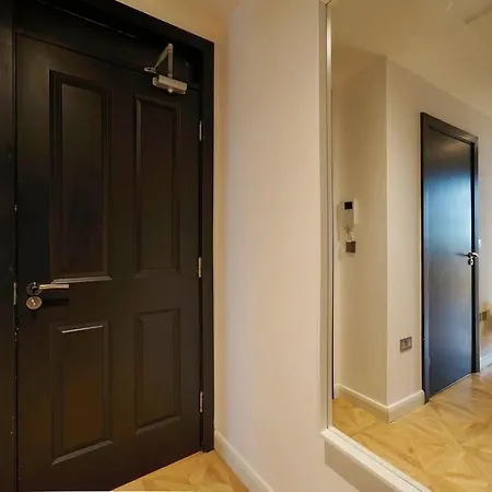 Stylish & Elegant Centre Апартаменты *