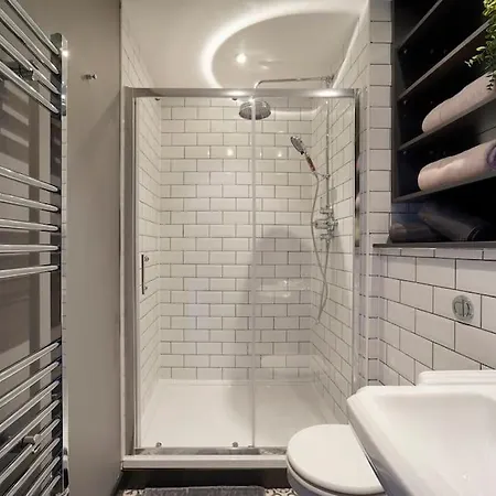 Stylish & Elegant Centre Апартаменты