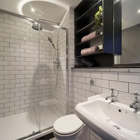 Stylish & Elegant Centre * Leeds (West Yorkshire)